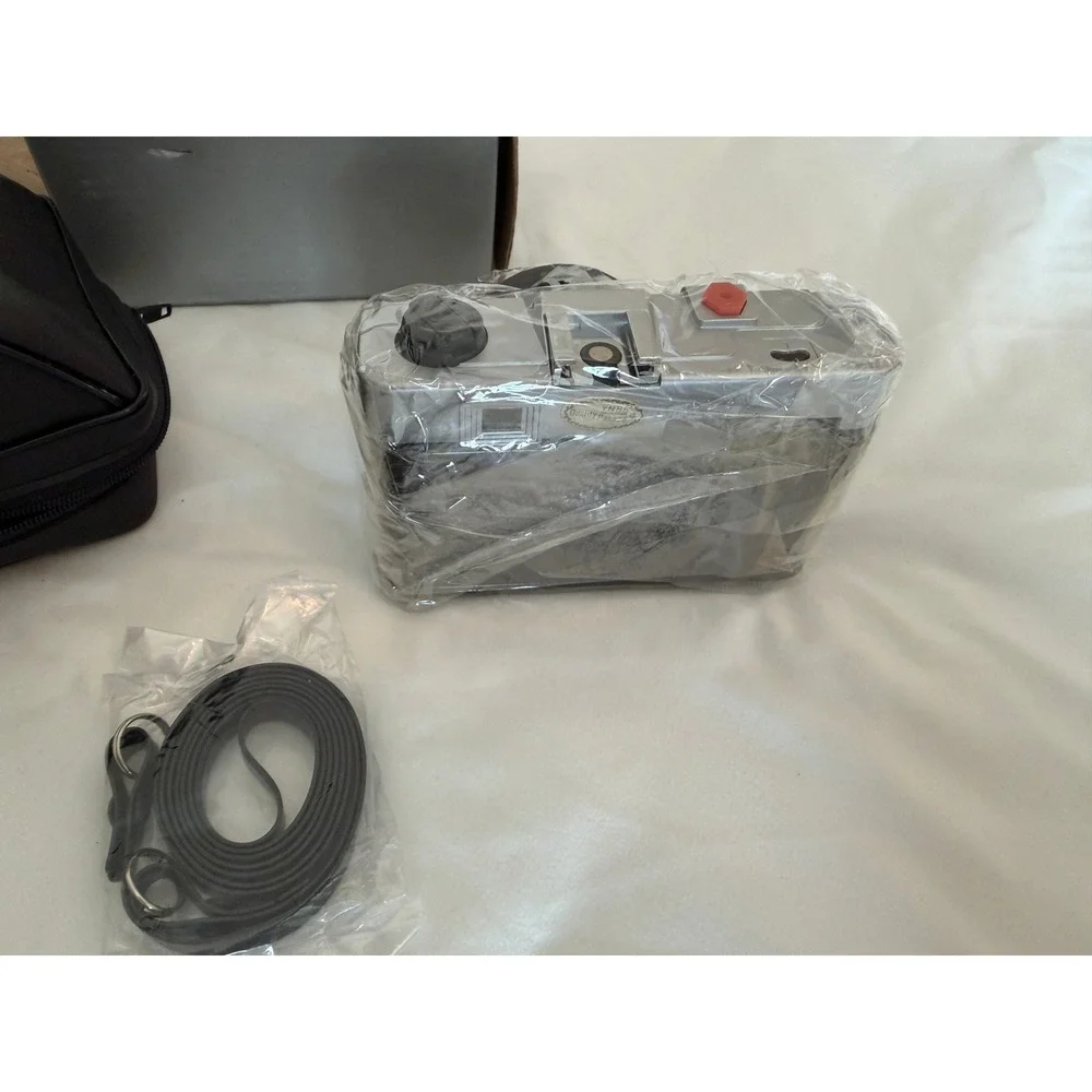 Yunon YN-500 Standard 35mm Film Camera Vintage Silver Black with Case and Box
